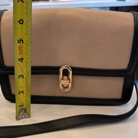 Jules Kae Chic Beige and Black Crossbody Bag - Picture 12 of 14